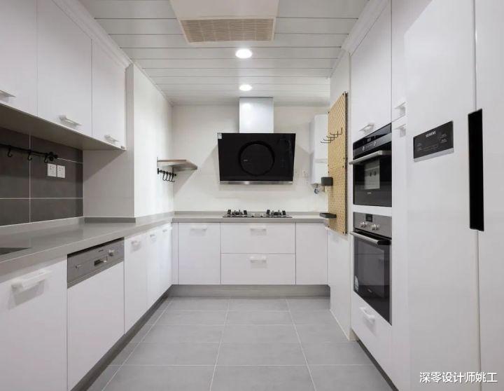 总结厨房的4处收纳技巧,吊柜部分开放,台面置物架等,干货满满