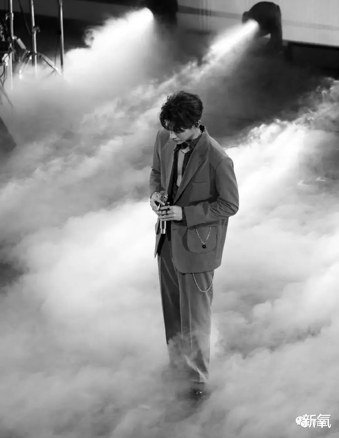 娱乐圈|泰国娱乐圈的迷之审美，她的副业只配出现在夜里？