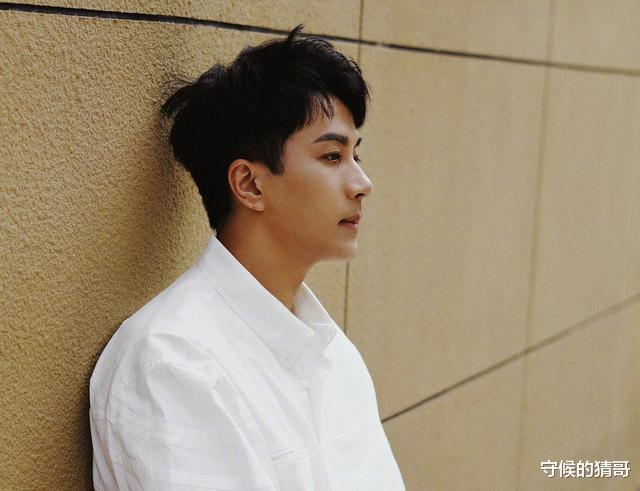 刘恺威|刘恺威逛超市太低调，身穿白色T恤，手臂壮实身材让人流口水