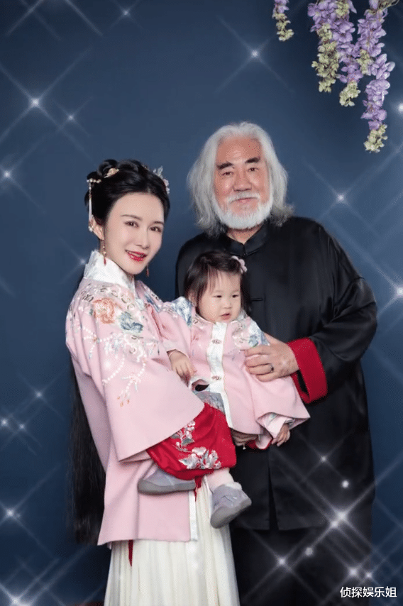 张纪中|70岁张纪中懒理“祖孙三代”恶评，高调晒一家五口全家福超有爱