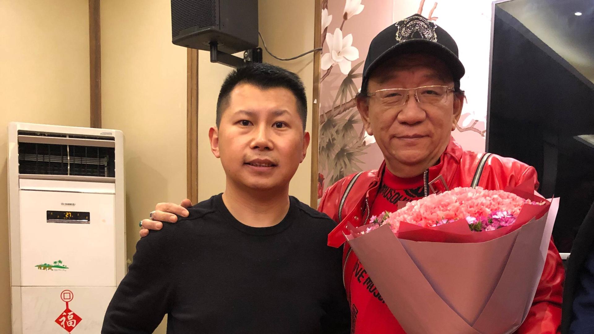 电影|欺师灭祖有瘾？何云伟未参加侯耀华76岁生日，干爹70大寿也未现身