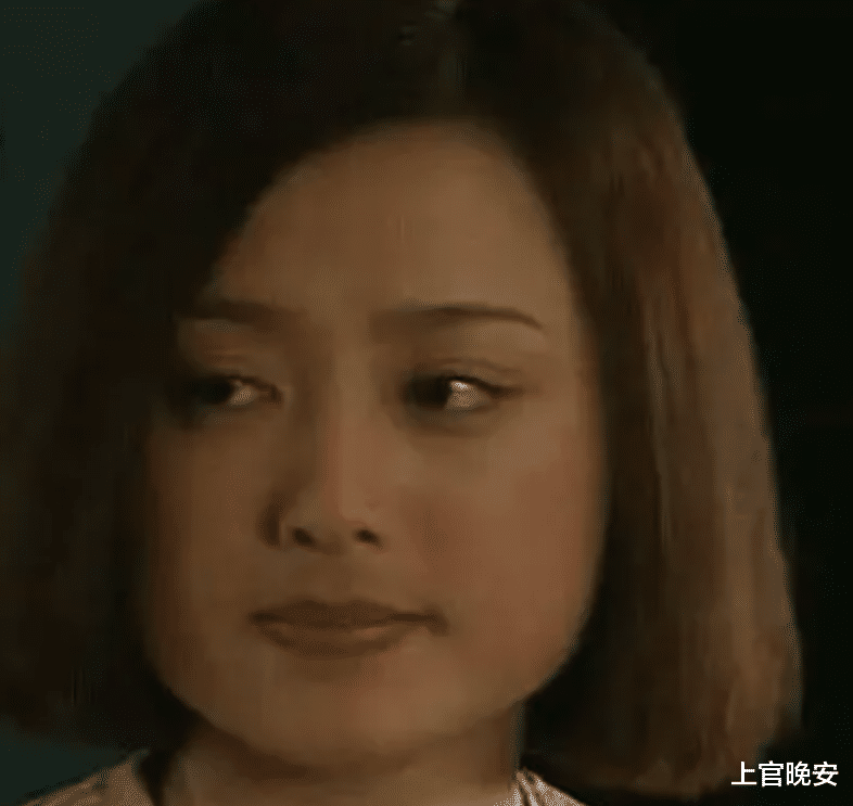 唇膏 脸僵挂不住肉，演戏五官乱飞，靠科技换来的盛世美颜，保质期太短
