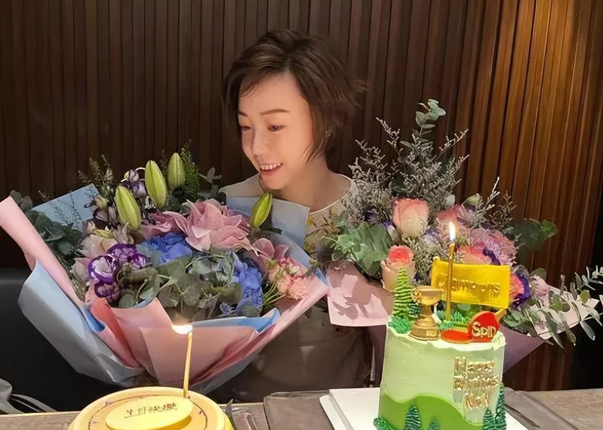 张怡宁|41岁张怡宁变漂亮了！越活越精致，与61岁丈夫罕见同框，精神抖擞