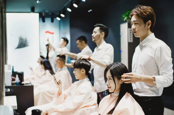 为什么优剪门店业绩比传统店好做?