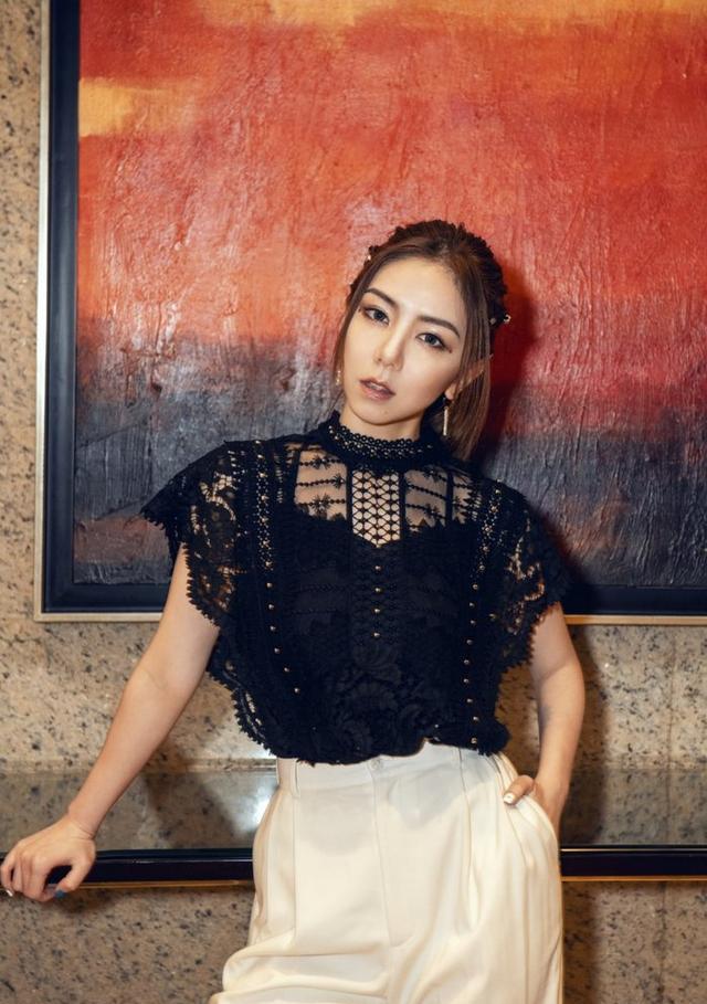 邓紫棋|邓紫棋捏鼻澄清整容！包包脸、圆鼻离奇消失？回顾她的外貌变化史