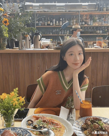 许魏洲|许魏洲妻子正脸照曝光,五官清秀气质佳,女方闺蜜po照遭网友吐槽