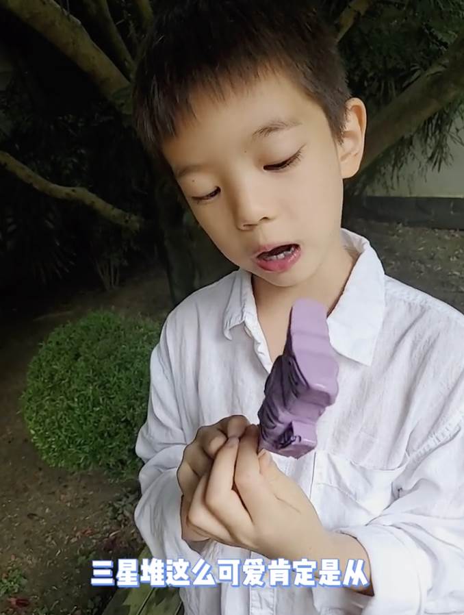 杜宇麒|霍思燕晒儿子吃雪糕，嗯哼近期瘦出瓜子脸，网友直呼：“翻版”杜江