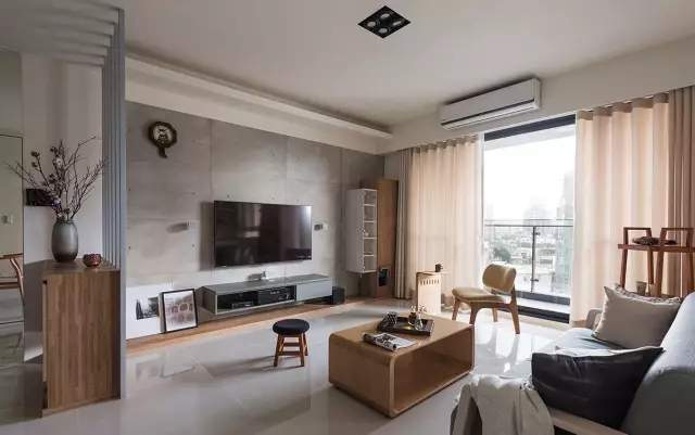 115平现代风三居室矮柜+格栅做隔断,保持了室内光线的延伸