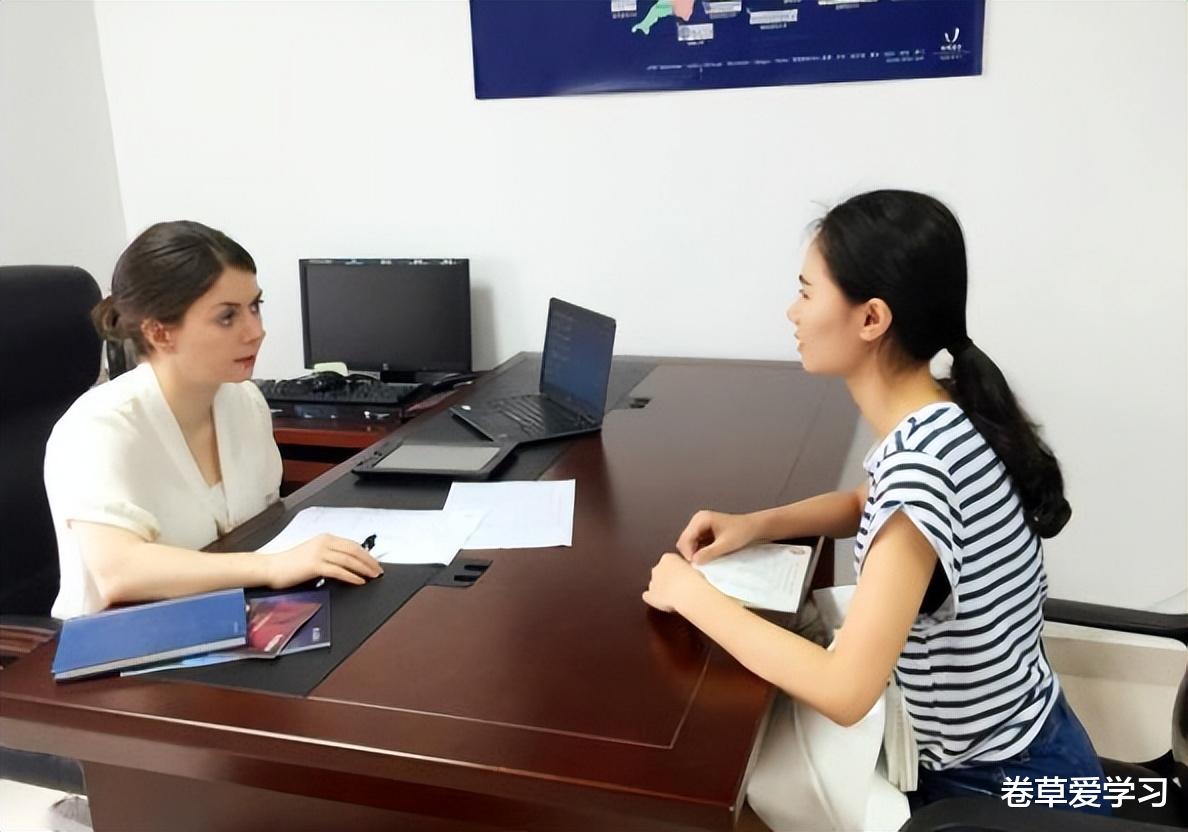 hr|“没学历去找人包养”，企业HR言论引争议，吐槽毕业生开不起玩笑