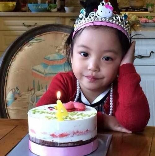 贾云馨|躲过长大的多多和甜馨,却没躲过“开挂”的小四月,美到犯规!