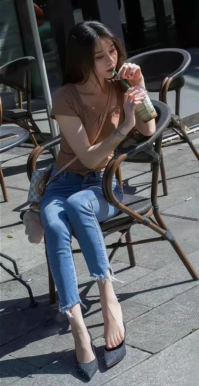 秋日暖阳，任由阳光照耀身体每一寸肌肤，不觉间精神抖擞！