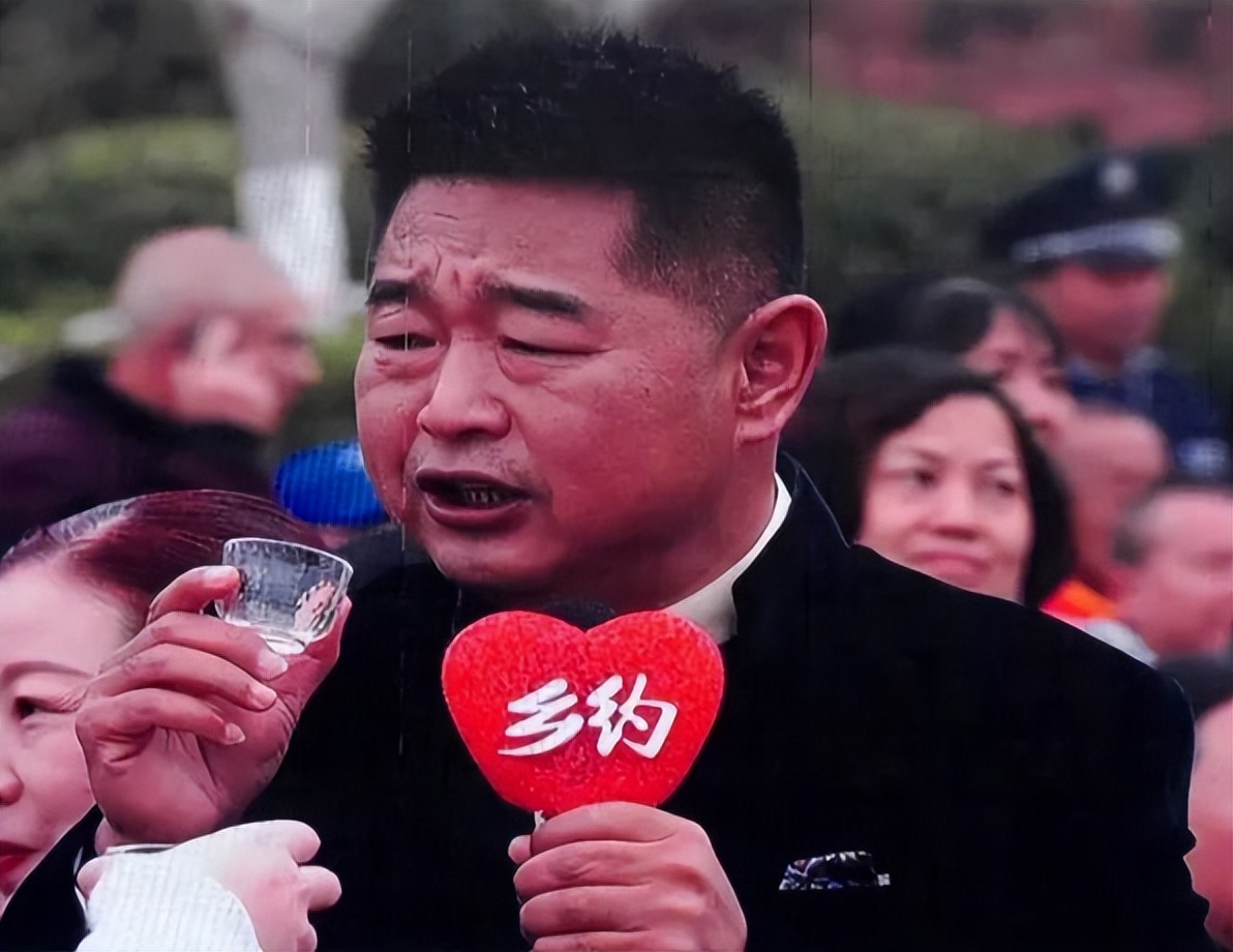 主持人|主持人肖东坡:一婚娶校花妻子被嫌弃,后与女商人55天闪婚获幸福