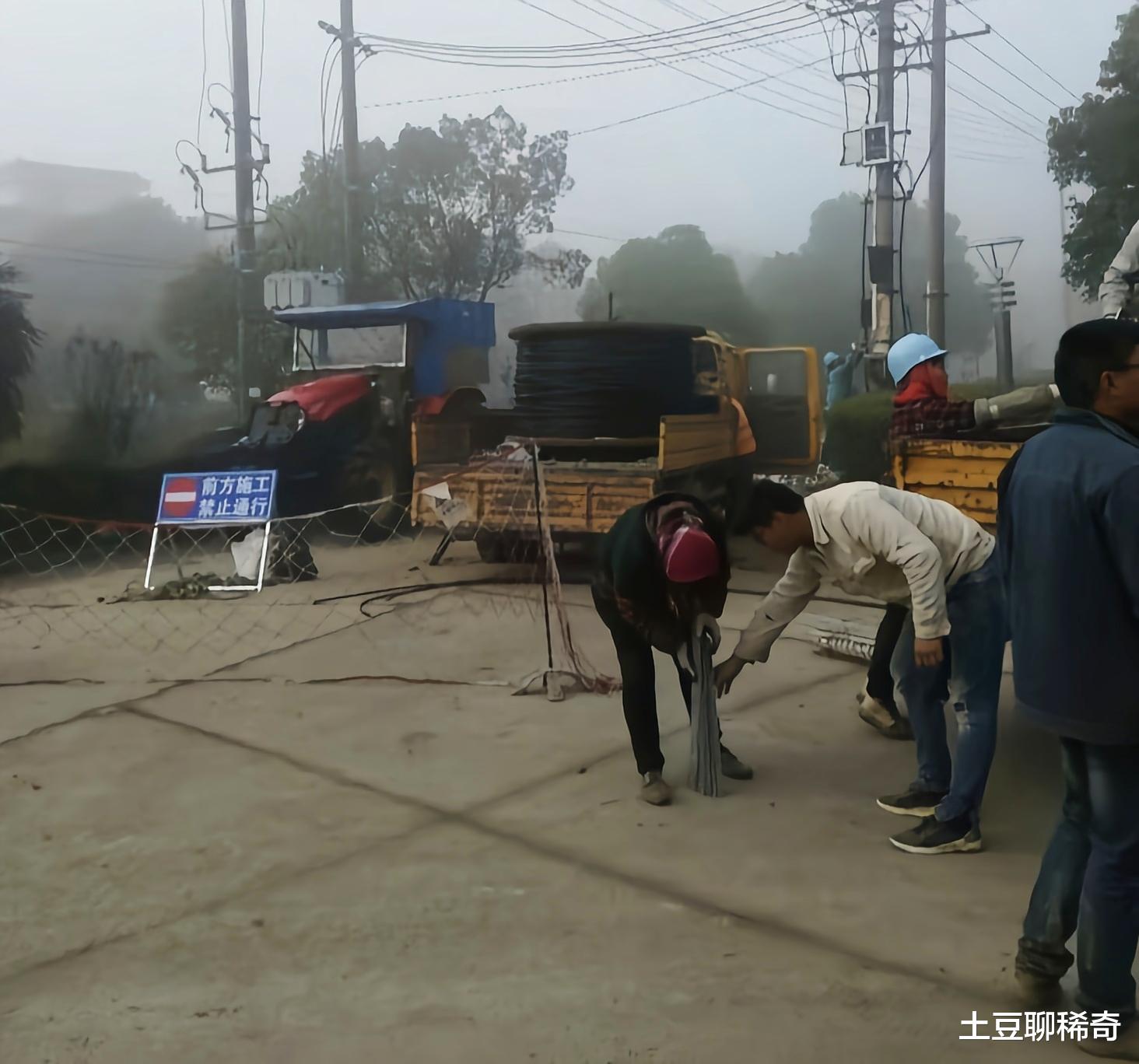 因为施工拦路我才走了另一条路,现在出了车祸,施工队必须赔13万