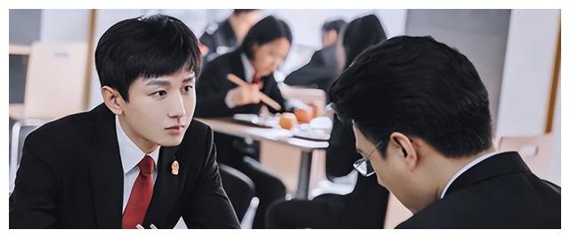 底线|追了6集《底线》,剧中演员到底会不会演戏,一眼就看出来