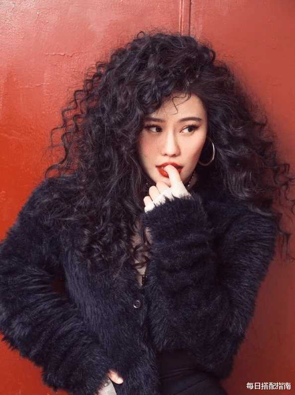 发型 女人过了四十岁,做发型千万别踩这五种“雷”,显老又显土气