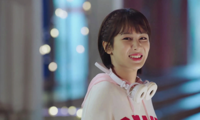 杨紫|杨紫成也整容，败也整容，如今她后悔吗？