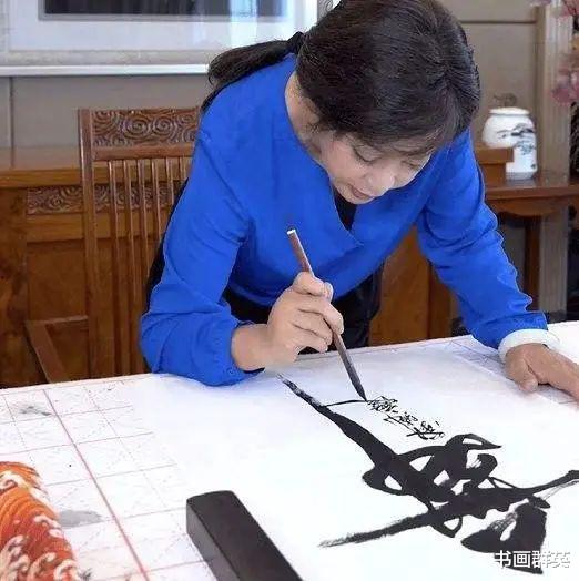 刘晓庆|揭示刘晓庆直播卖书法的背后商业逻辑：下足诱饵等你“上钩”