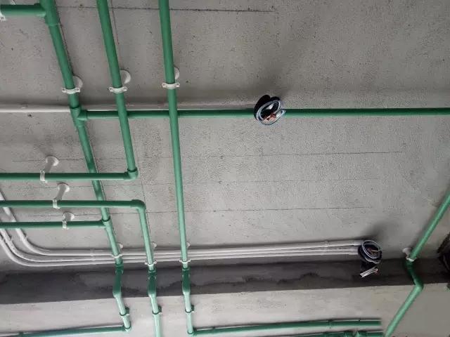 水管该走顶还是走地?差别大了,多亏装修师傅提醒,差点吃亏