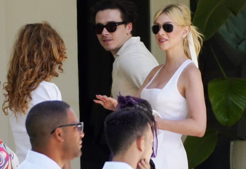 维多利亚·贝克汉姆|长子婚礼上与贝克汉姆帅气出镜，贝嫂上线跟儿媳互动，婚礼众生相曝光