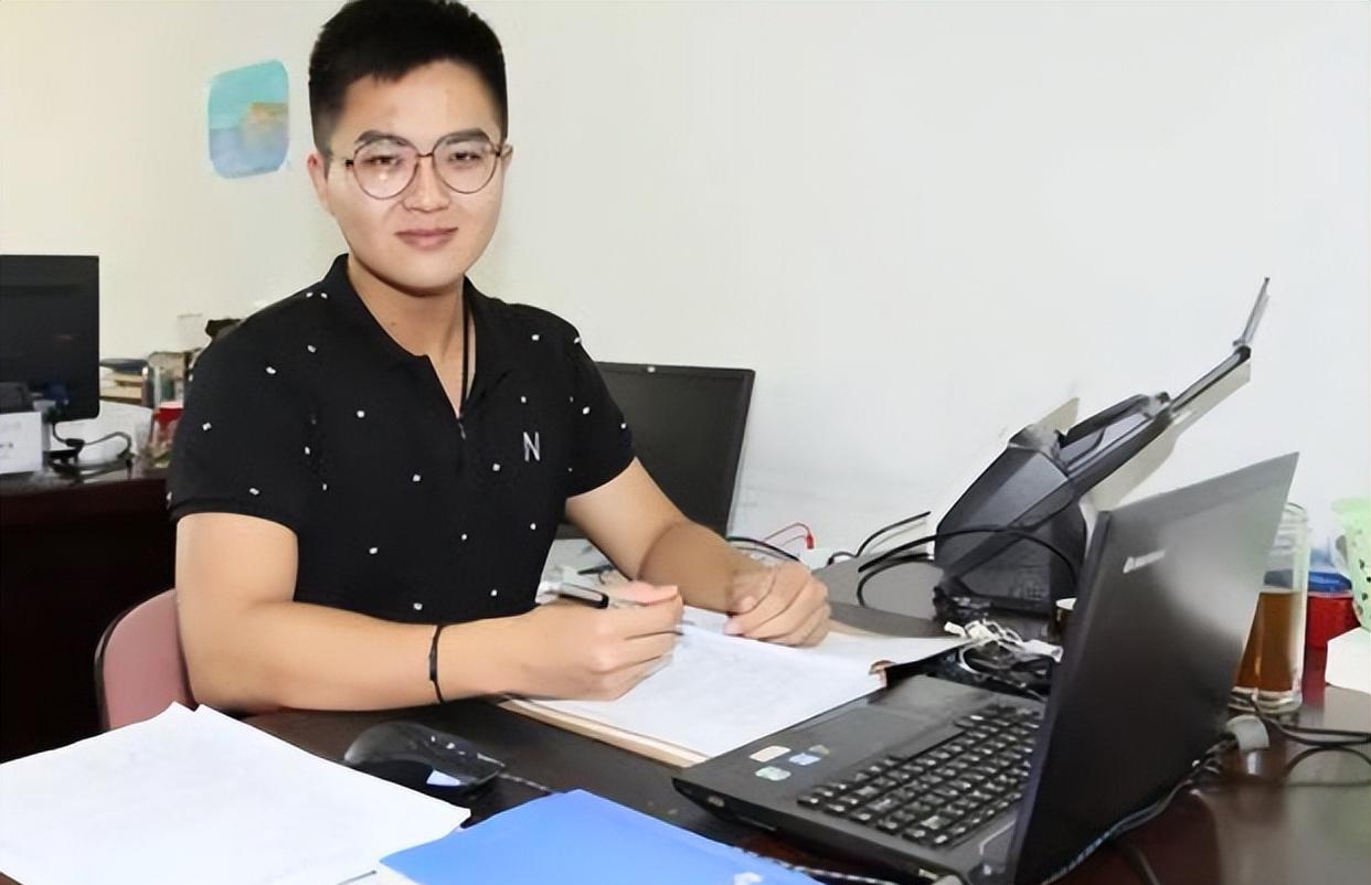 国企|中年危机提前了？名校毕业生工作3年后被裁，面试俩月屡屡碰壁