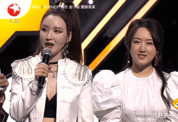 邵美琪|43岁秦岚状态被夸，但在路人镜头下脸没那么年轻，医美痕迹略明显