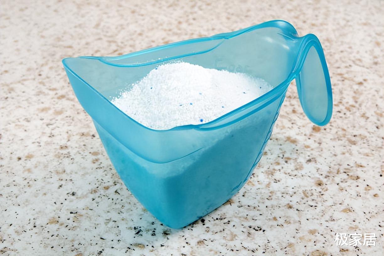 “洗衣液”跟“洗衣粉”哪种好用?内行人说出实情,幸亏没选错