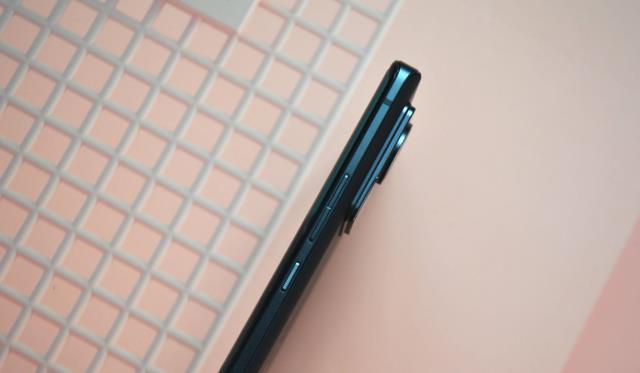 摩托罗拉|摩托罗拉4nm新机上市,2亿像素、125W快充,8+128G仅3499