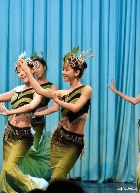 章泽天|章泽天10年前跳舞旧照曝光，身姿优美仙气十足，颜值也是一直在线