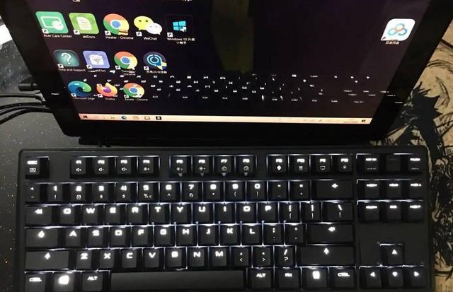 机械键盘|樱桃机械键盘简评,侧开式支撑角设计,解放你的双手