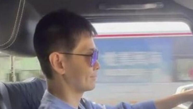 林志颖|车祸三个月，林志颖晒开奔驰车照，身材消瘦酒窝明显，脸部无塌陷