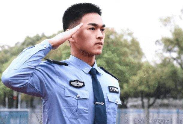 教师|上警校4年，却因直系亲属犯错不能参加“公安联考”？大学白念了