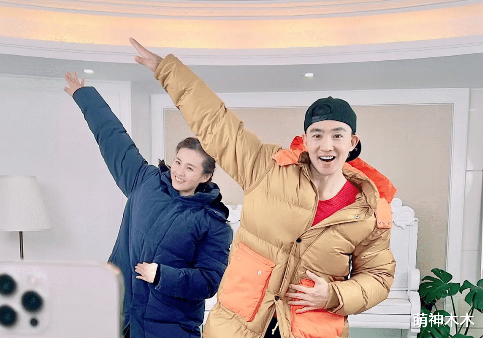 刘畊宏|超好笑!刘畊宏直播因胸肌太大被误判禁播,无奈穿羽绒服画面搞笑