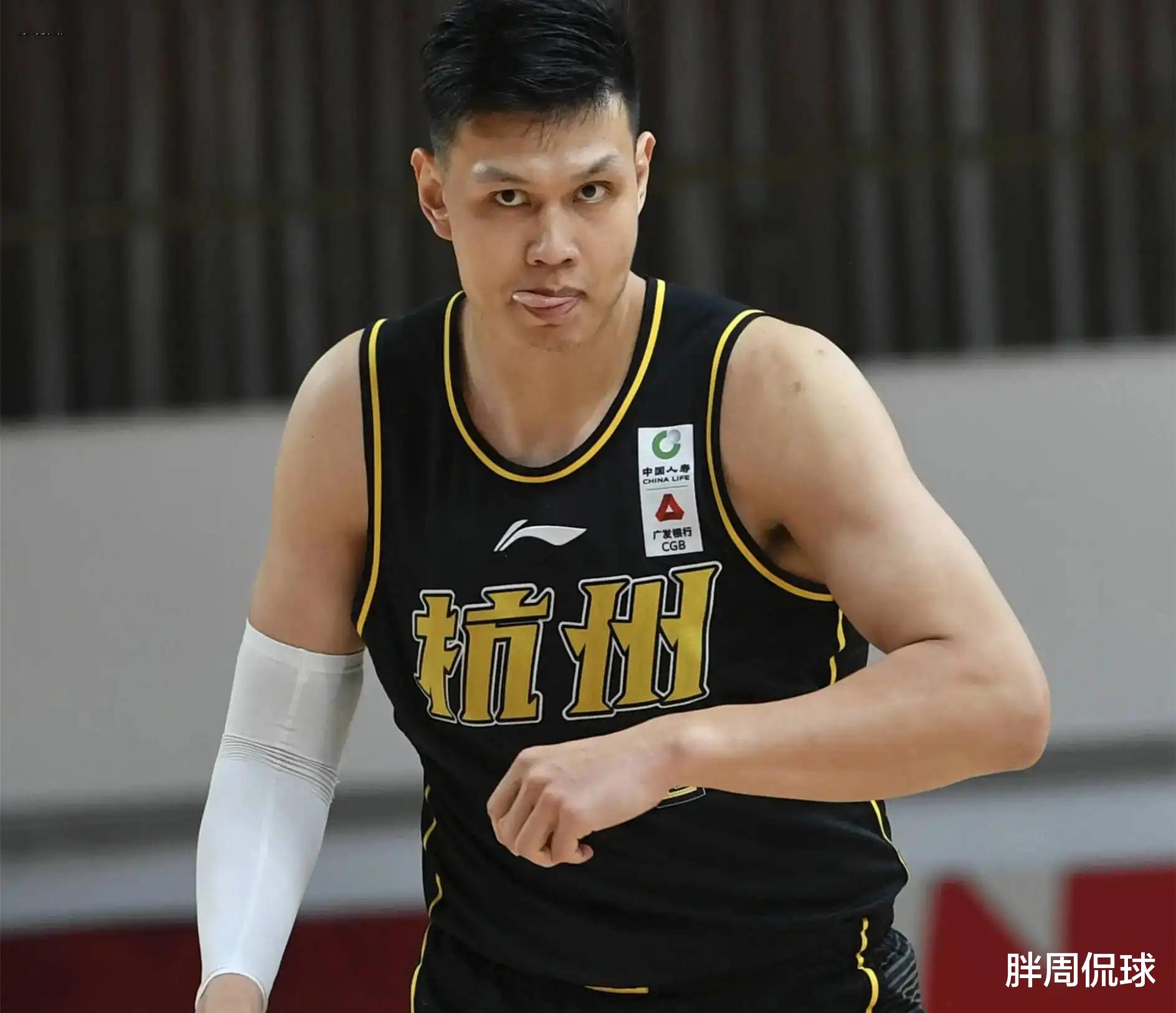 许钟豪|许钟豪夹臂抡翻任俊威！肘击爆头富兰克林，伤人后无辜表情太心寒