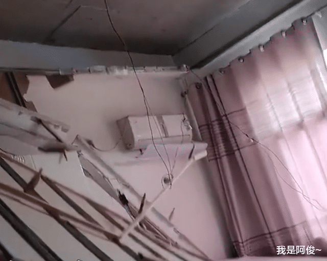 安徽一女子家中吊顶突然掉落,一个细节让她惊了:没一个膨胀螺丝
