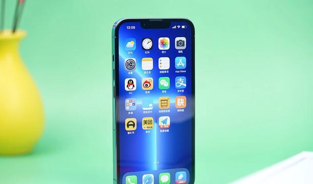 iphone13|深度使用iPhone13半年后:性能确实强大,但这两个缺点不容忽视!