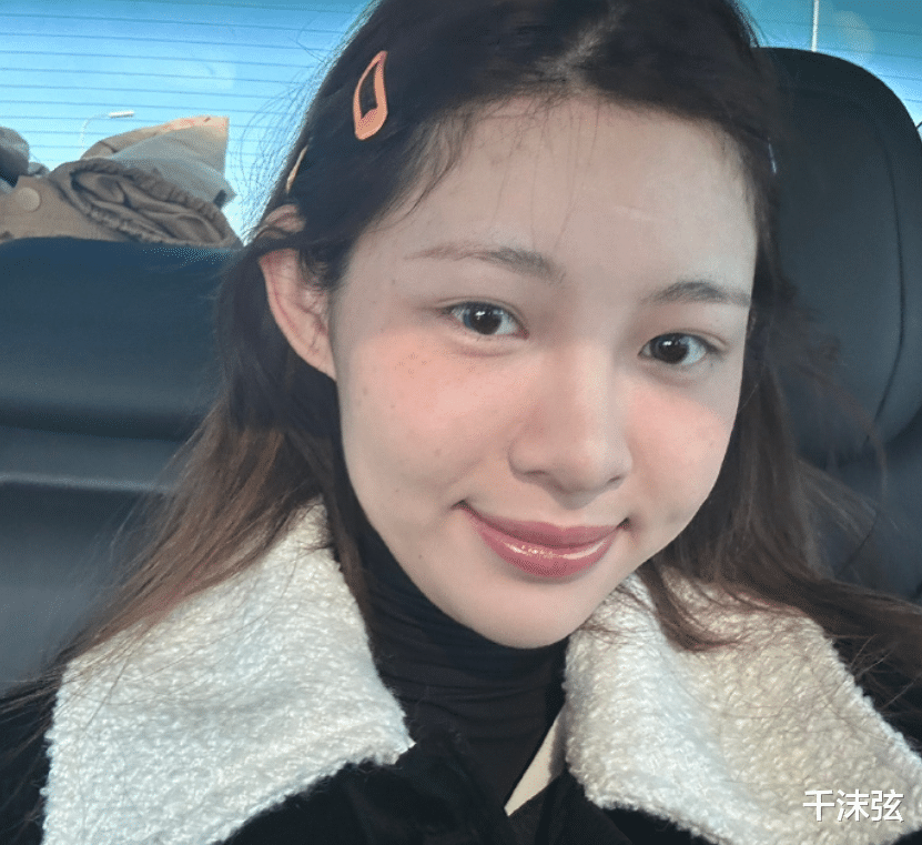 官宣|痞幼疑似怀孕!小腹隆起脸浮肿有孕相,已与49岁男友交往9个月