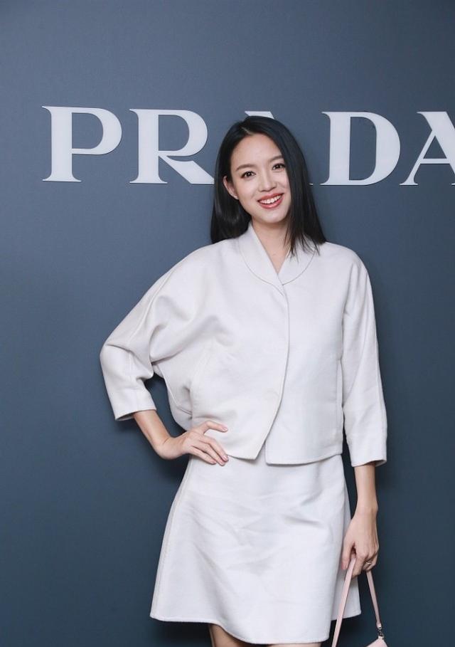 张梓琳|张梓琳的气质真不赖,穿一身白也不单调,光是身高就能slay全场