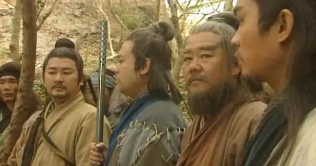 倚天屠龙记中，丐帮虽然没落，但仍有3位高手，仅次于少林武当