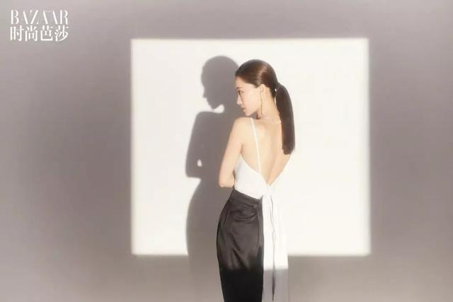 张小斐|张小斐拍时尚写真大秀美背：性感妩媚，堪称吸睛指数爆棚