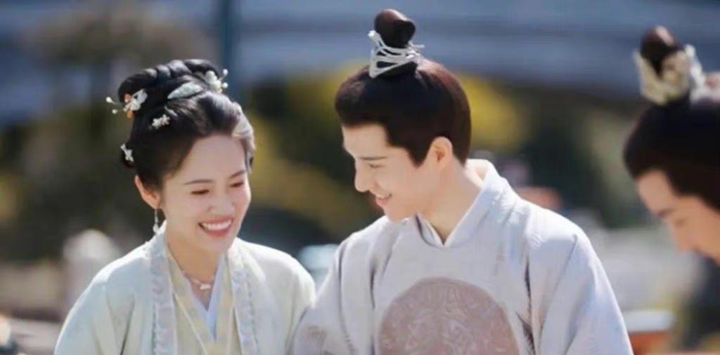 赵芳|《卿卿日常》思思和赵芳如都是富婆，谁更有钱却显而易见