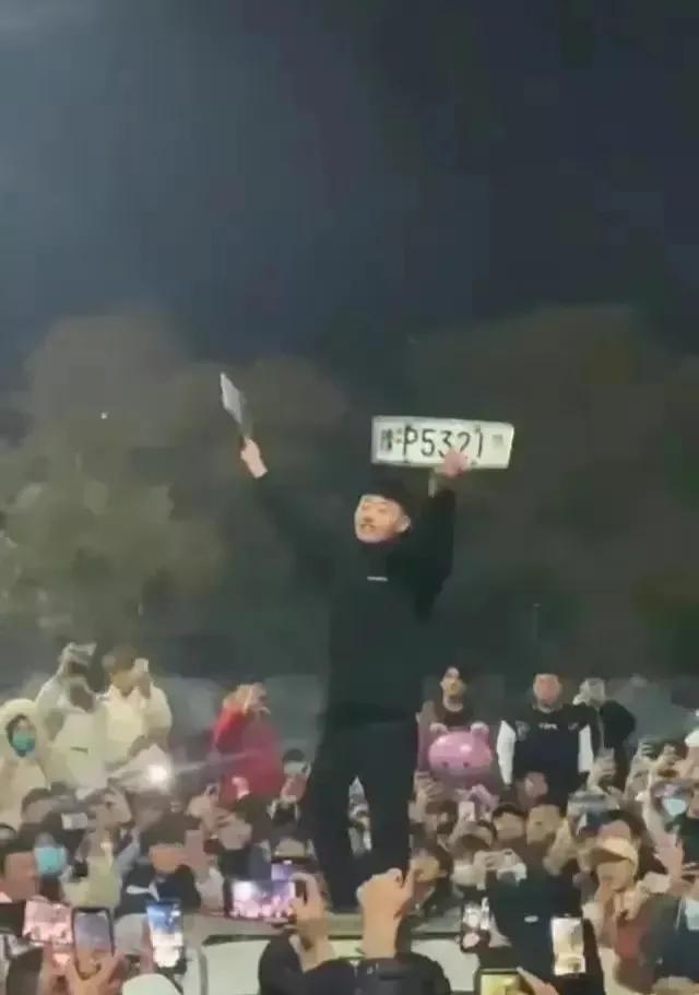 亲历者爆出河南打砸警车事件的真实原因,可能和大家想的不太一样!