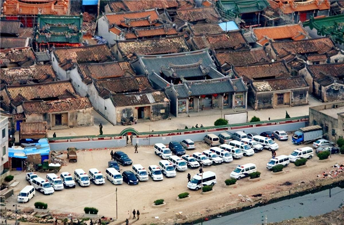 广东“第一毒村”覆灭,海陆空军队齐出动,美国误以为要打仗