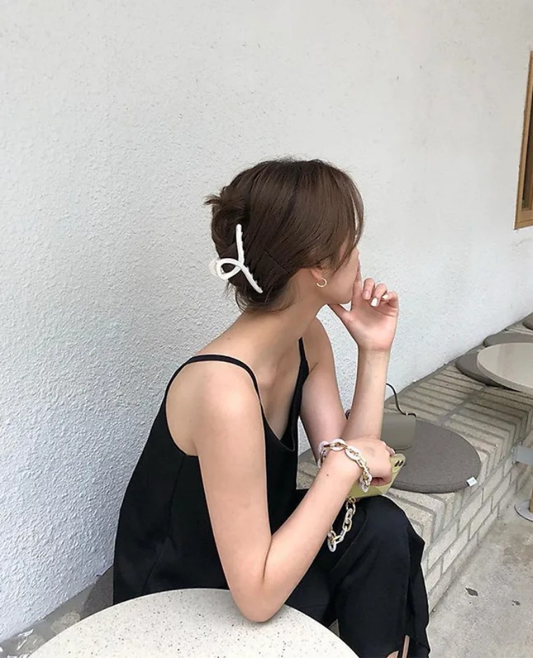 发型 头发再乱也能轻松变换气质造型，几分钟就能搞定！