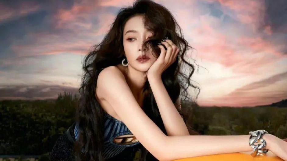 |这样的身材曲线简直在我心巴上跳舞！孙怡我真的夸累了，是时髦精