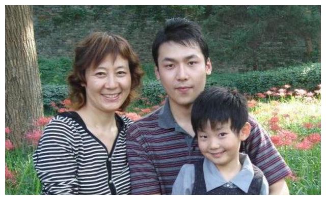 范明|范明：闪婚娶大6岁离异女富豪，视继子如己出，今继子成国家骄傲