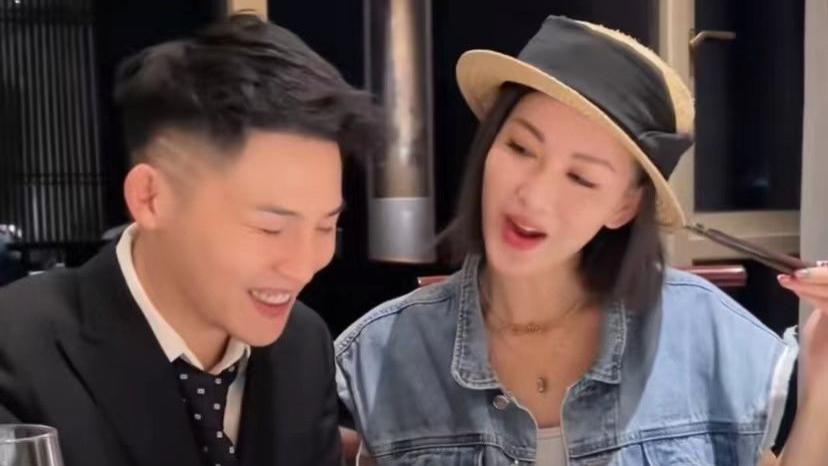 李彩桦|38岁李彩桦跟男网红聚餐，为其夹菜擦嘴显暧昧，引发网友热议！