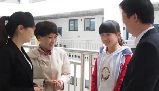 校长误发不雅消息到家长群，内容让人“不忍直视”，网友：太尴尬