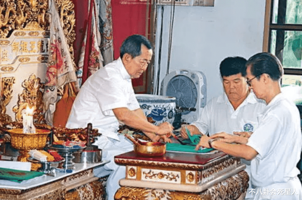 陆子艺|娱乐圈的“封建迷信”：改名转运、大师算卦、烧香拜佛，个个离谱