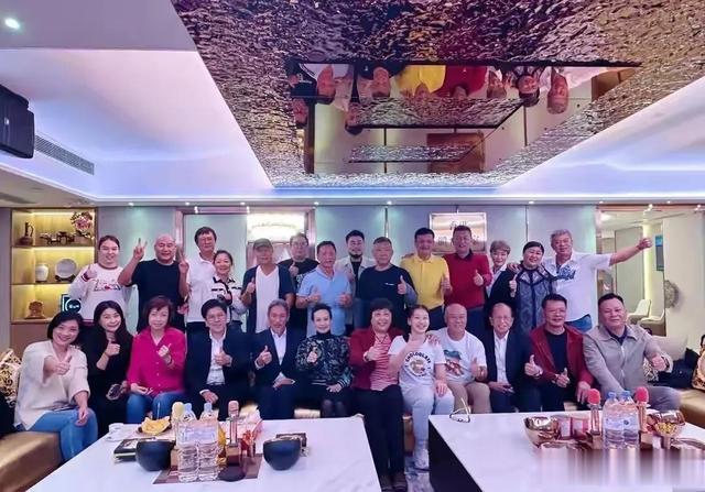 李宁|年近六旬的李宁,豪宅宴请诸多明星,面容看起来像80岁,身体引担忧