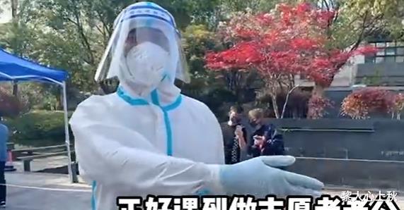 章龄之|女星章龄之自曝好久没吃肉!四人合吃一碗面,孩子大口狂吃不浪费